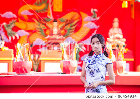 Asian woman in traditional Chinese dress or Qipao 86454934