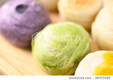 Chinese pastry stuffed with many sweet such as mung bean, egg yolk or custard Chinese pastry stuffed with many sweet such as mung bean, egg yolk or custard 86455080