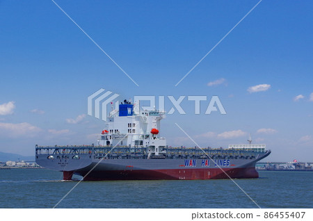 Sea trial operation of a new container ship 86455407