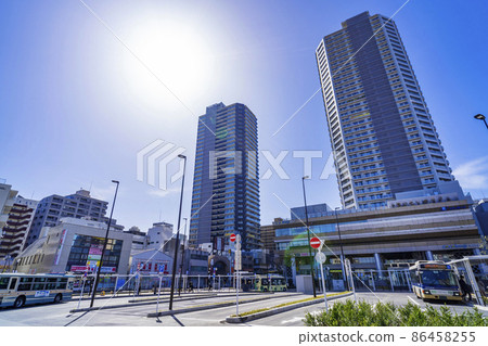 Bus terminal and tower apartment at the north exit of JR Kokubunji Station 86458255