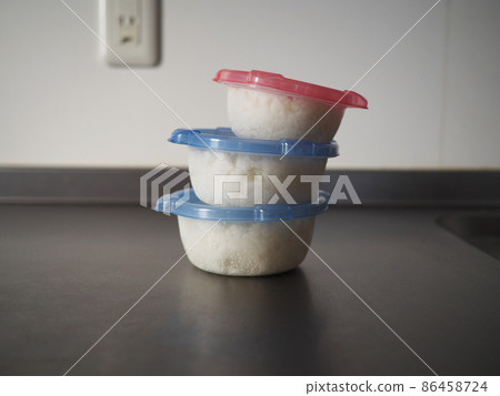 在攻絲機中冷凍米飯 在攻絲機中冷凍米飯 86458724