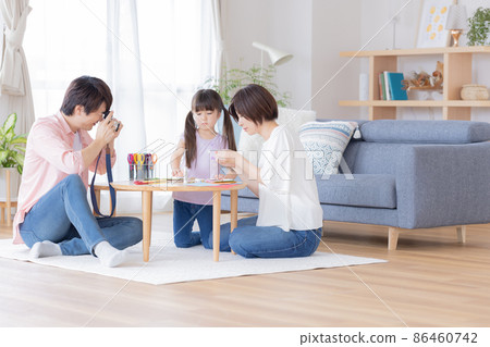 Family Home time Family enjoying scrapbooking Family Home time Family enjoying scrapbooking 86460742