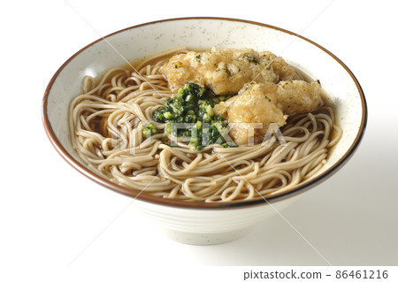 在白色背景採取的紫菜鹽 toriten 蕎麥麵 86461216