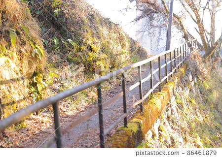 斜坡上的欄杆 斜坡上的欄杆 86461879