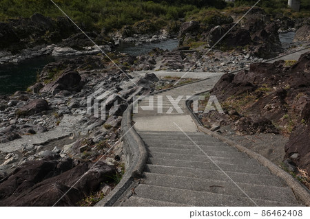 清流長河的Washiki線的散步道 清流長河的Washiki線的散步道 86462408