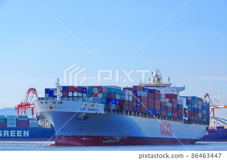 從夢島碼頭浴場出發的集裝箱船 86463447