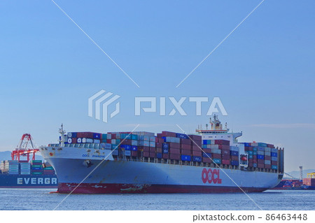 從夢島碼頭浴場出發的集裝箱船 86463448