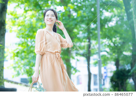 Beige one-piece female outdoor Beige one-piece female outdoor 86465077