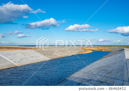 東日本大地震導致堤壩斷裂的坂本川修復。 86468452