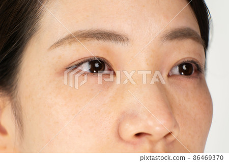 女性的眼睛 86469370