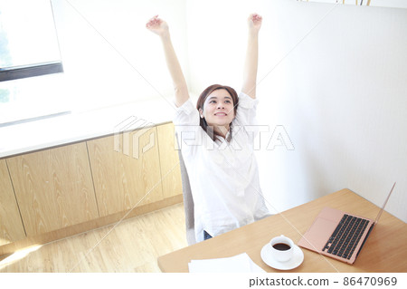 woman feel happy after the work done 86470969