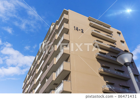 Exterior of high-rise apartment building and refreshing blue sky scenery_sky_29 Exterior of high-rise apartment building and refreshing blue sky scenery_sky_29 86471431