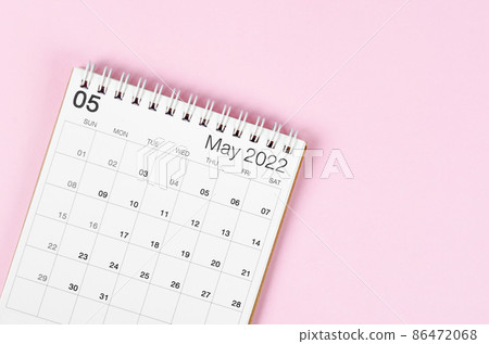 May 2022 desk calendar on pink background with empty space. 86472068