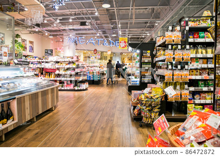 在一家超市商店 86472872