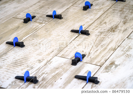 Ceramic tile leveling system. Apparatus for laying stoneware tiles. Ceramic tile leveling system. Apparatus for laying stoneware tiles. 86479530