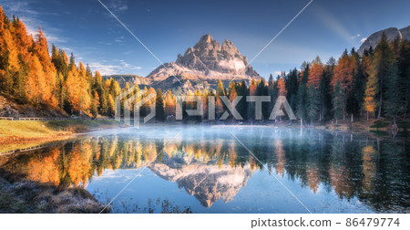 Lake with reflection of mountains at sunrise in autumn in Dolomites, Italy 86479774