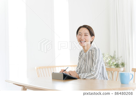 LCD tablet female 40s LCD tablet female 40s 86480208