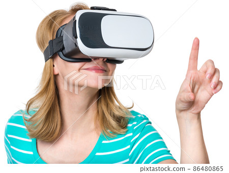 Woman in virtual reality glasses 86480865