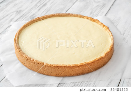 Traditional cheesecake on the wooden table 86481323