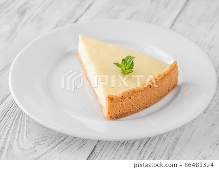 Traditional cheesecake wedge 86481324