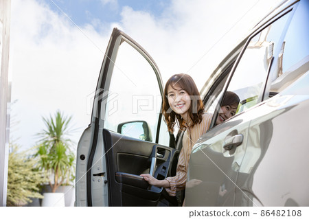 一個女人出去兜風 一個女人出去兜風 86482108