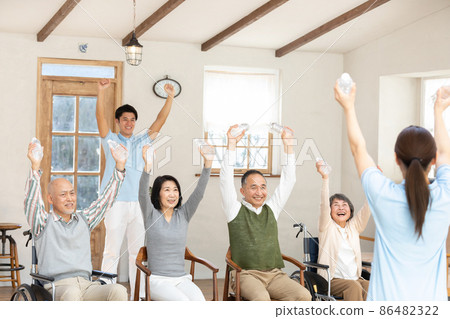 Seniors and healthcare professionals doing gymnastics in nursing homes Seniors and healthcare professionals doing gymnastics in nursing homes 86482322
