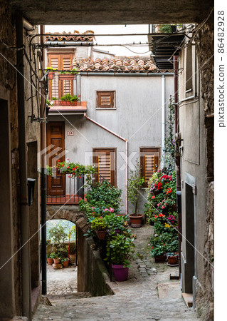 Rural houses and narrow streets in the medieval village Geraci Siculo, Italy 86482928