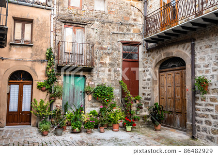 Rural houses and narrow streets in the medieval village Geraci Siculo, Italy 86482929