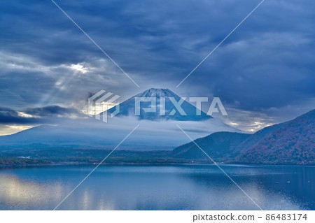 Collaboration scene of Lake Motosu and Mt. Fuji seen from the observatory @ Yamanashi Collaboration scene of Lake Motosu and Mt. Fuji seen from the observatory @ Yamanashi 86483174