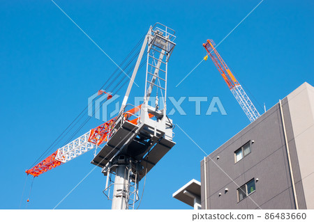 新建公寓建築工地 新建公寓建築工地 86483660