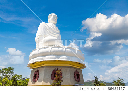Big Buddha in Nha Trang, Vietnam 86484117