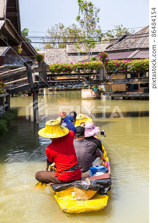 Floating Market in Pattaya 86484154