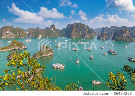 Halong bay, Vietnam 86484238
