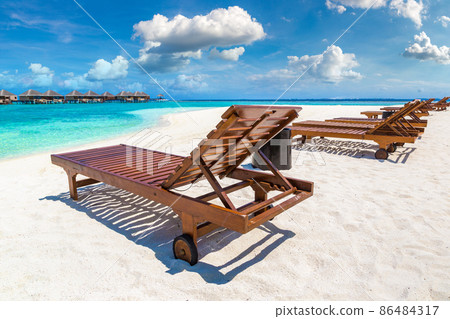 Wooden sunbed in the Maldives 86484317