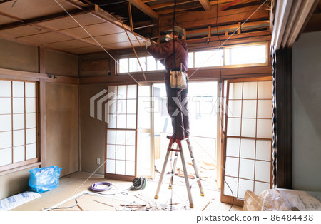 Home remodeling internal demolition site 86484438