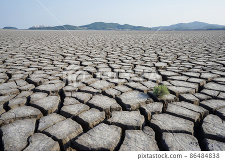 破裂的地面 86484838