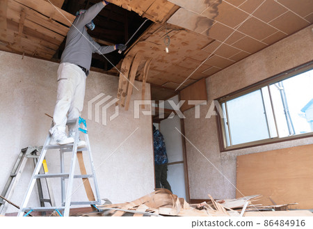 Home remodeling internal demolition site 86484916