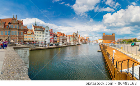 Cityscape on the Vistula River in Gdansk, Poland. Cityscape on the Vistula River in Gdansk, Poland. 86485168