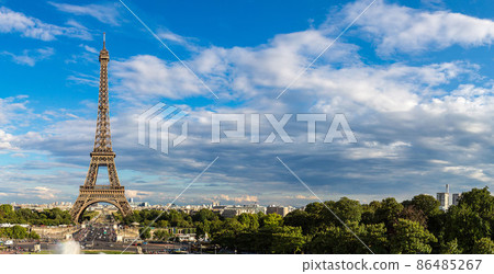 Eiffel Tower in Paris 86485267