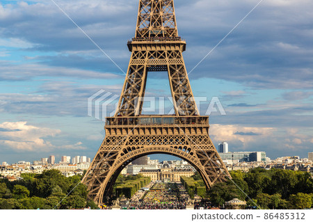 Eiffel Tower in Paris 86485312