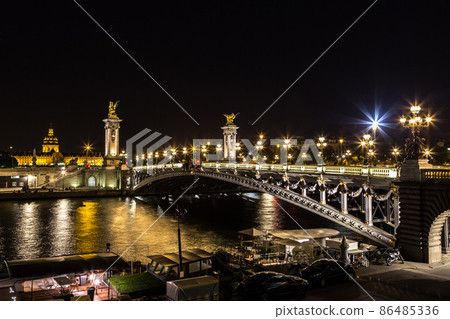 Bridge of the Alexandre III in Paris 86485336