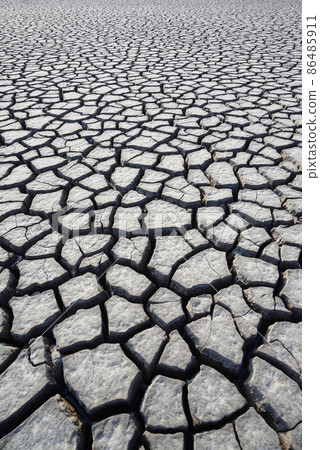 The cracked ground The cracked ground 86485911