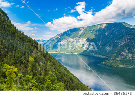 Alps and lake Hallstatt, Austria 86486178