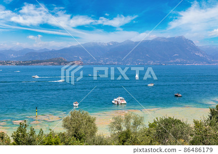 Sirmione on lake Garda 86486179