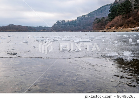 Frozen Lake Shoji, Yamanashi Prefecture Frozen Lake Shoji, Yamanashi Prefecture 86486263