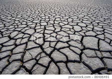 The cracked ground 86486491