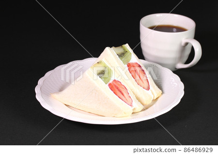 Fruit sandwich and coffee 86486929