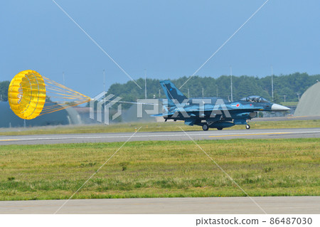Landing of F-2 fighter Landing of F-2 fighter 86487030