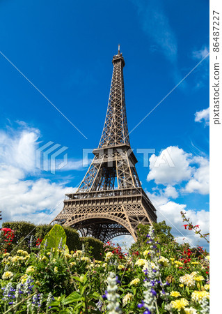 The Eiffel Tower in Paris The Eiffel Tower in Paris 86487227