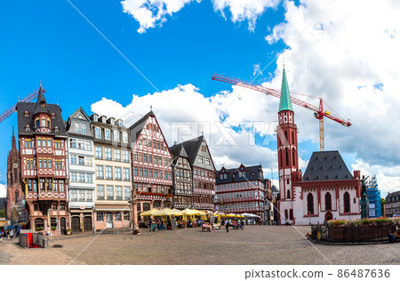 Old buildings in Frankfurt 86487636